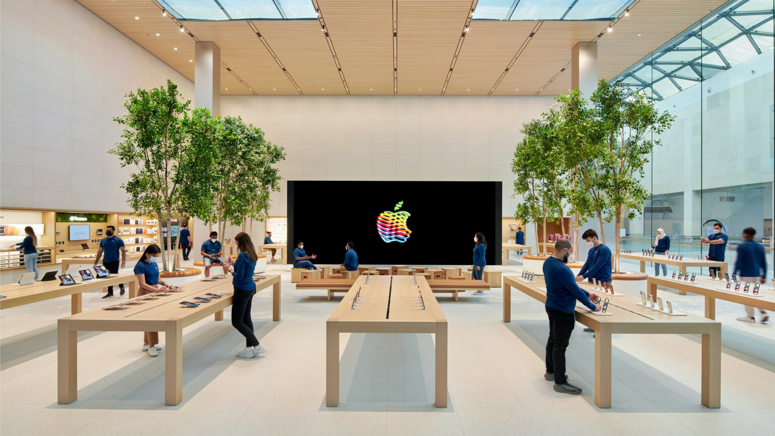 Apple improves benefits for all retail workers with slew of positive